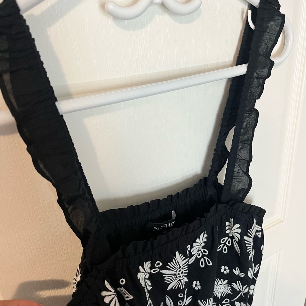 Intermix Embroidered Romper ✨ - Picture 10 of 10